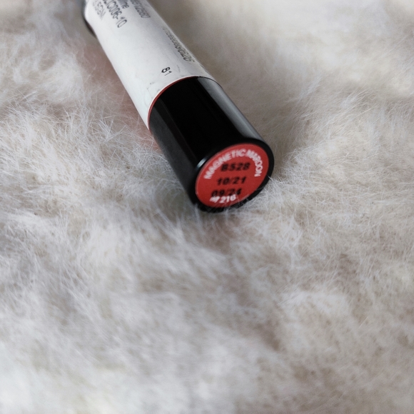 Maybelline New York Color Show Intense Crayon Magnetic Maroon - Picture 2 of 2